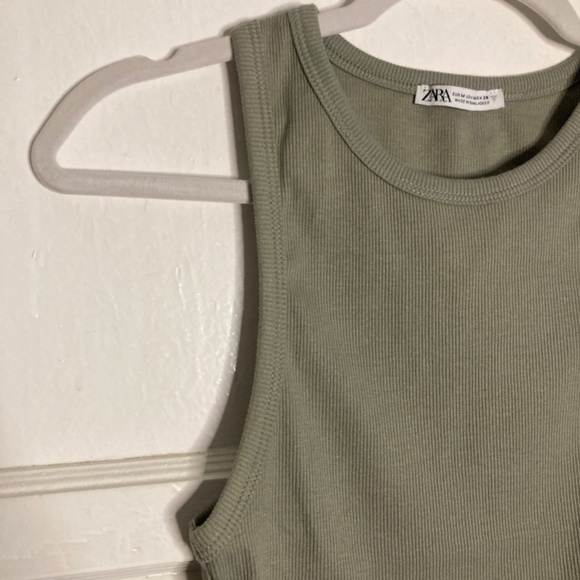 Zara Cropped Ribbed Tank 💚 - Picture 2 of 5